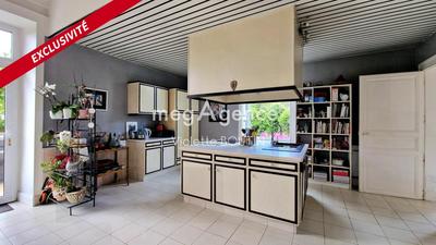 Maison - 350 m² - 12 pièces