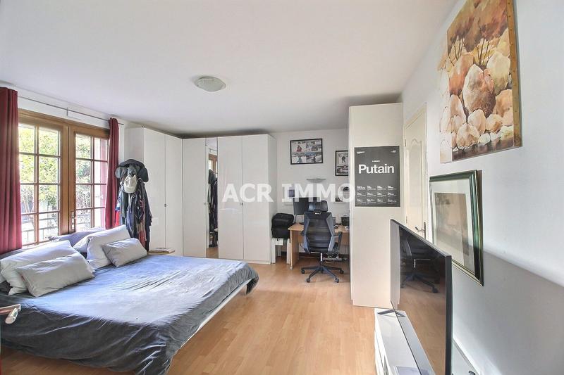 Maison - 270 m² - 8 pièces