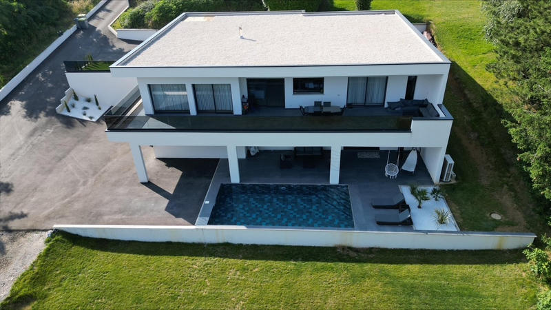 Demeure - 277 m² - 7 pièces