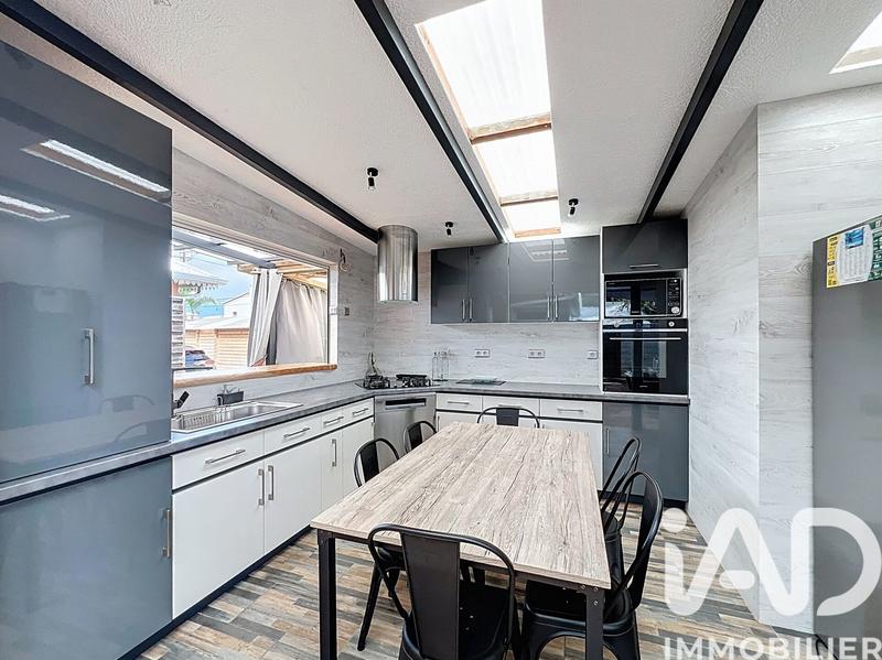 Maison - 200 m² - 7 pièces