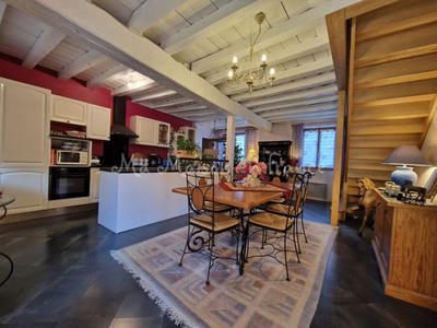 Maison - 210 m² - 9 pièces