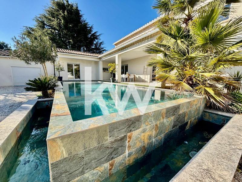 Maison - 180 m² - 5 pièces