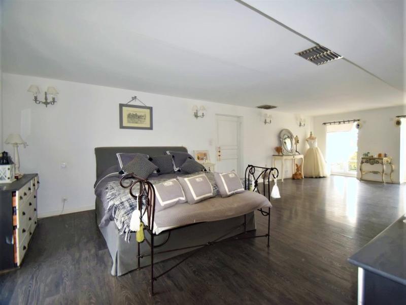 Maison - 238 m² - 7 pièces