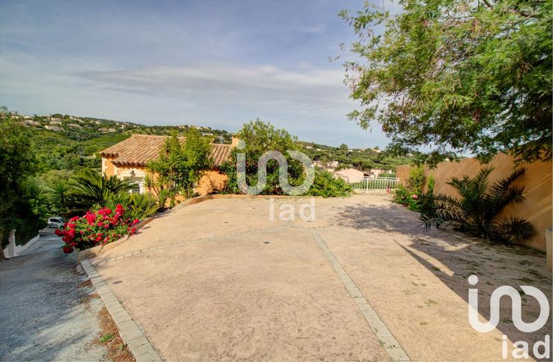 Maison - 238 m² - 10 pièces