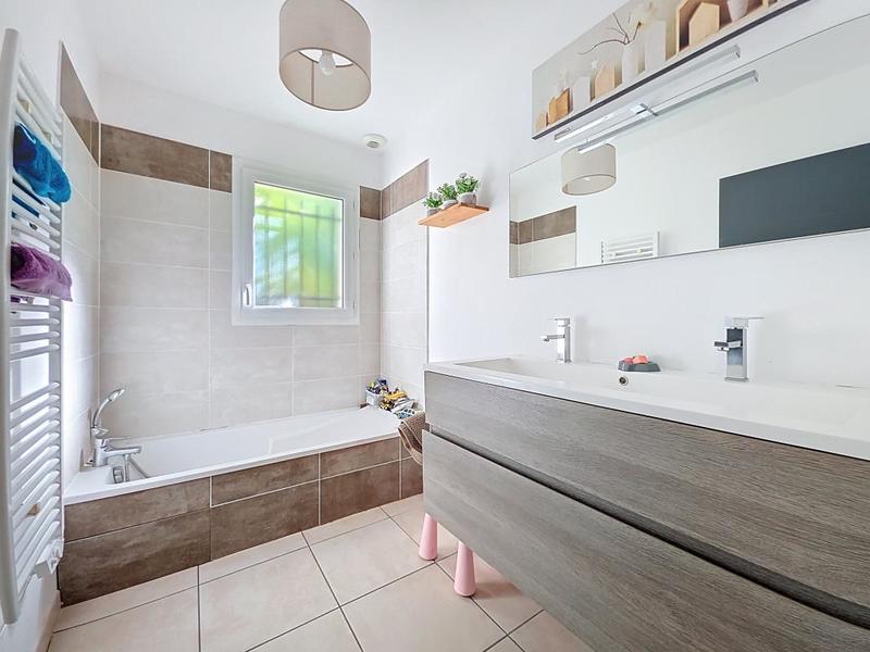 Maison - 110 m² - 4 pièces