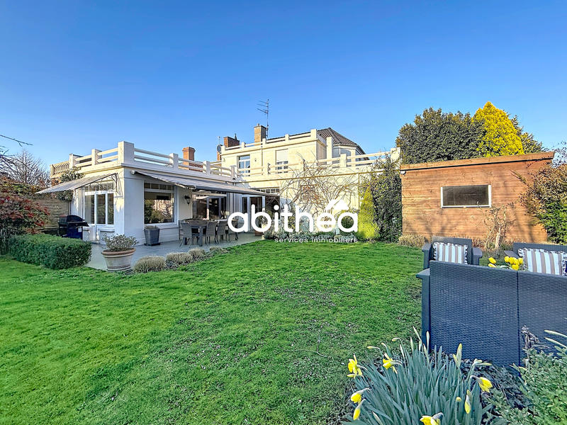 Maison - 224 m² - 6 pièces