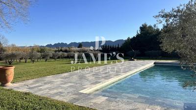 Maison - 450 m² - 13 pièces