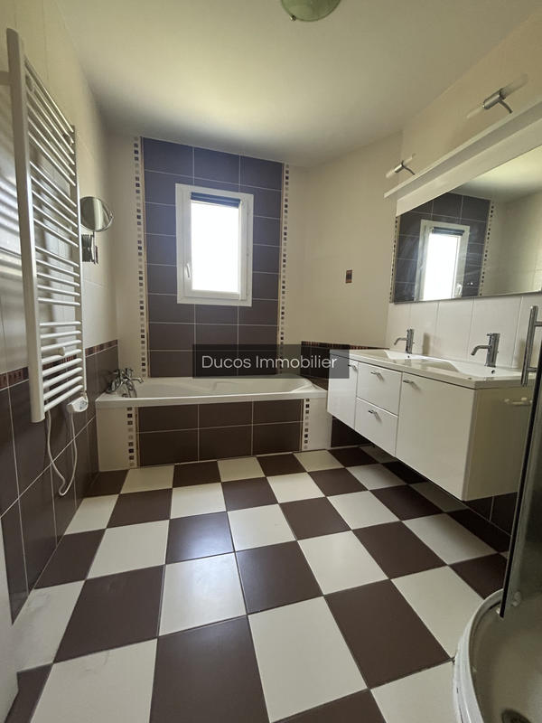 Maison - 99 m² - 4 pièces