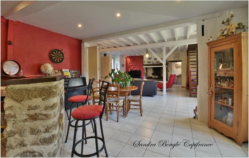 Maison en pierre - 174 m² - 10 pièces