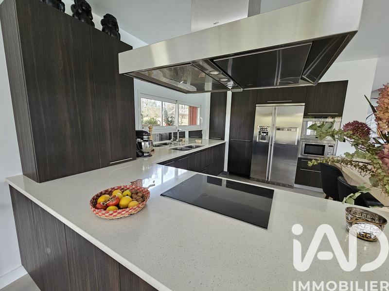 Maison - 251 m² - 5 pièces