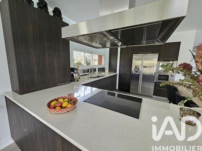 Maison - 251 m² - 5 pièces