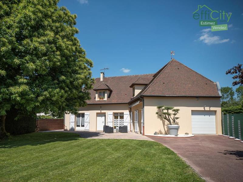 Pavillon - 215 m² - 8 pièces