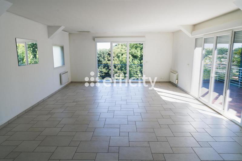 Villa - 230 m² - 9 pièces