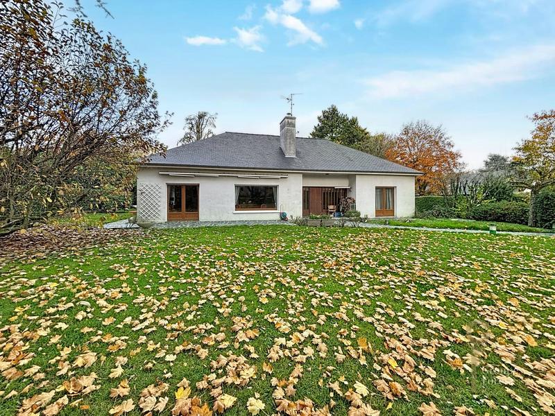 Maison - 242 m² - 7 pièces