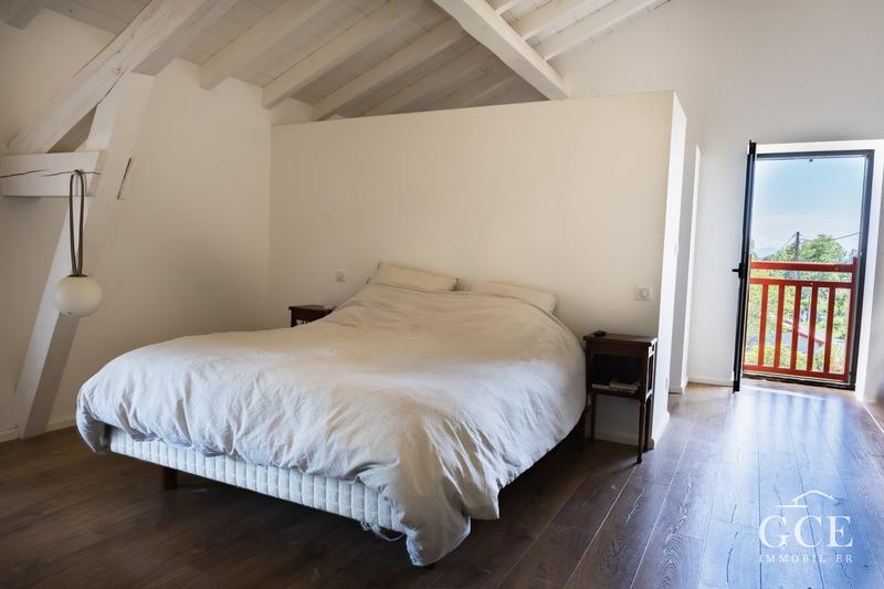 Maison ancienne - 243 m² - 8 pièces