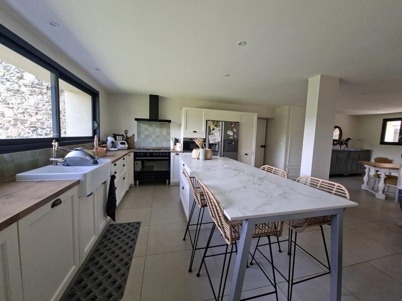 Propriété - 331 m²