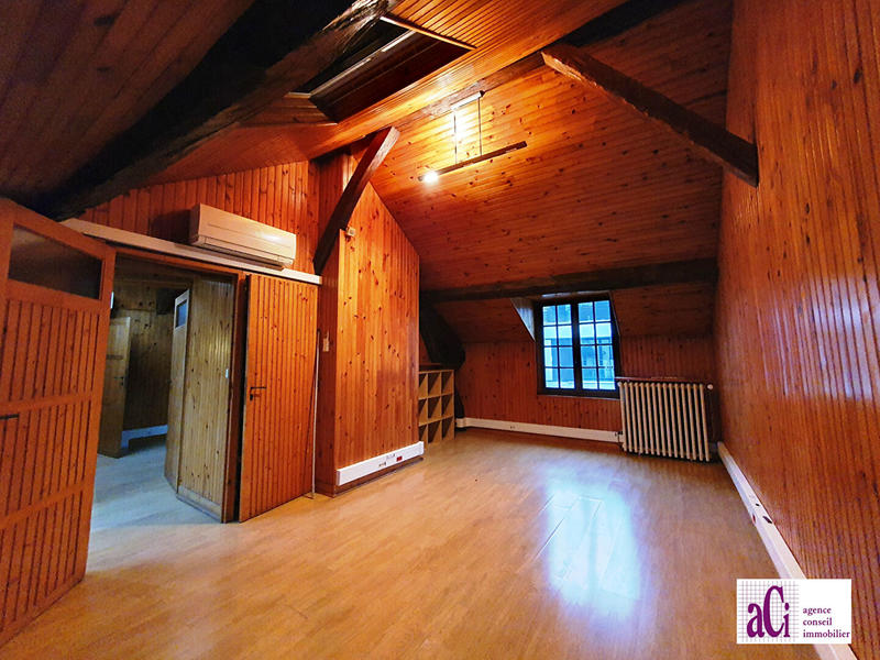 Maison - 197 m² - 10 pièces