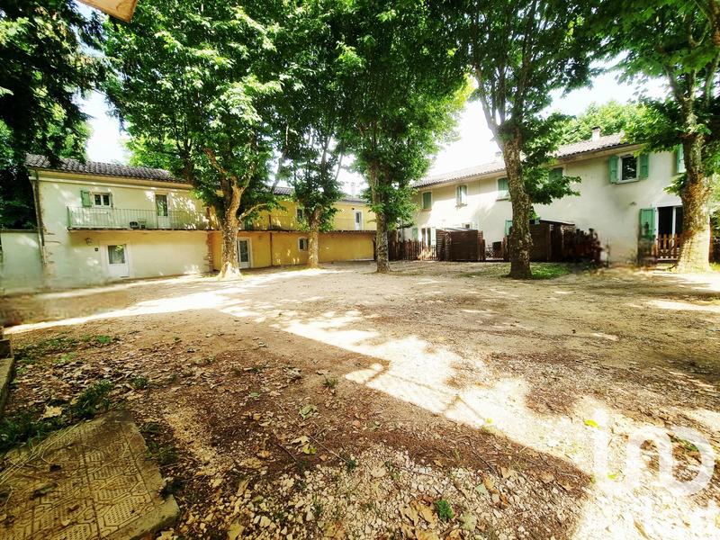 Maison - 1 000 m² - 29 pièces