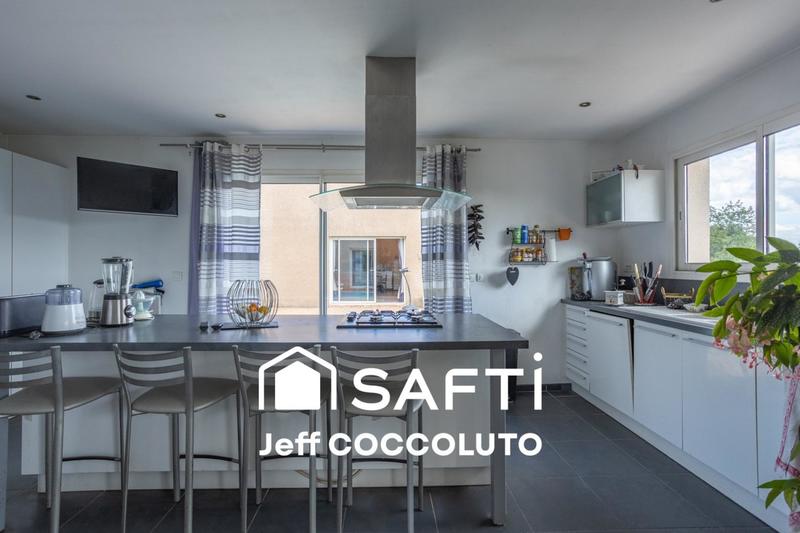 Maison - 205 m² - 9 pièces