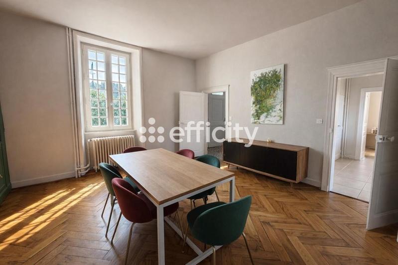 Maison - 220 m² - 7 pièces