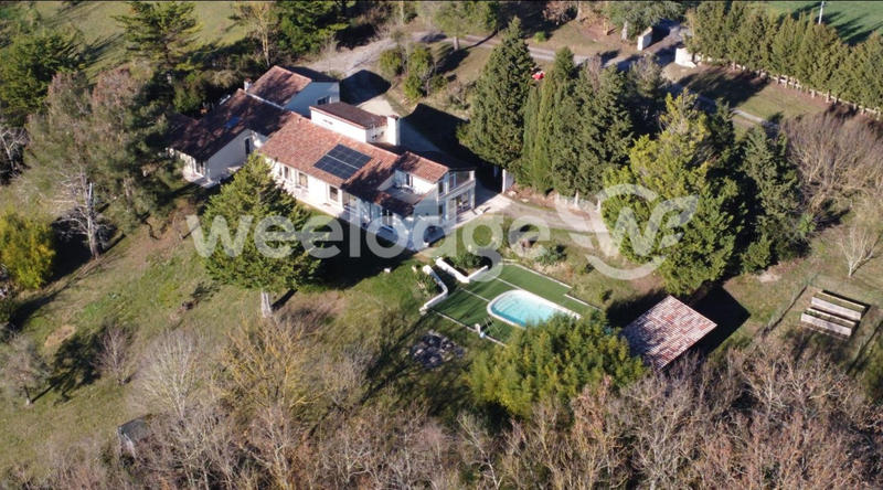 Maison - 227 m² - 7 pièces