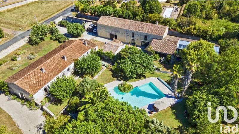 Maison - 460 m² - 10 pièces