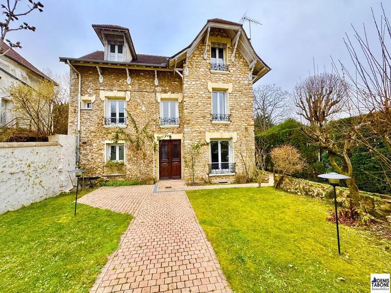 Maison - 225 m² - 10 pièces