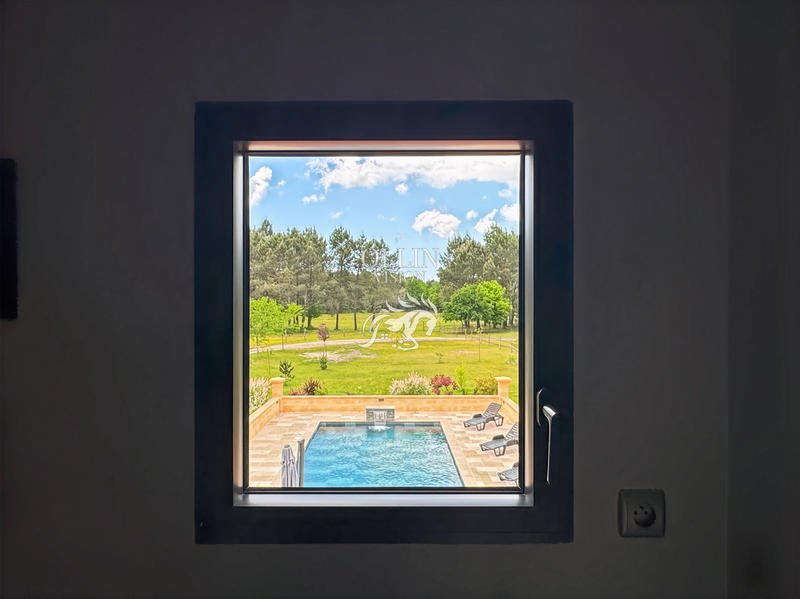 Propriété - 203 m² - 7 pièces