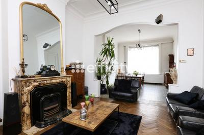 Maison - 248 m² - 10 pièces