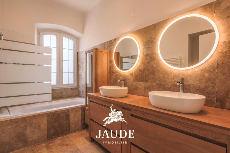 Maison - 200 m² - 8 pièces