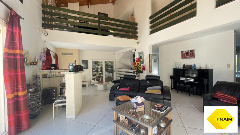 Maison contemporaine - 285 m² - 6 pièces