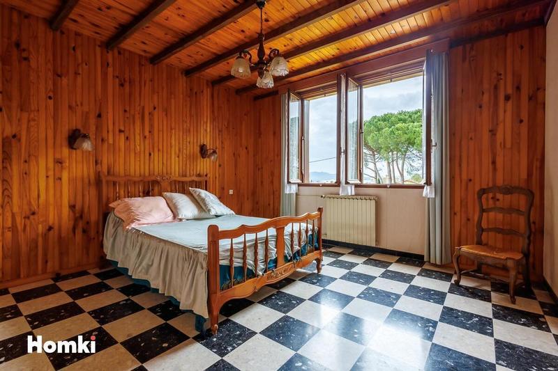 Maison - 185 m² - 8 pièces