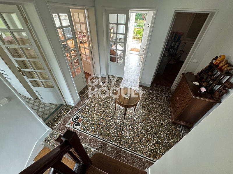 Maison - 200 m² - 8 pièces