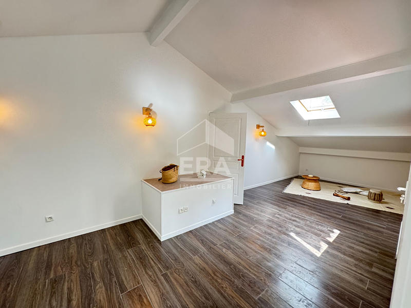 Maison - 200 m² - 8 pièces