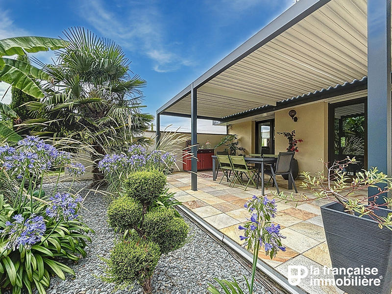 Maison - 230 m² - 8 pièces