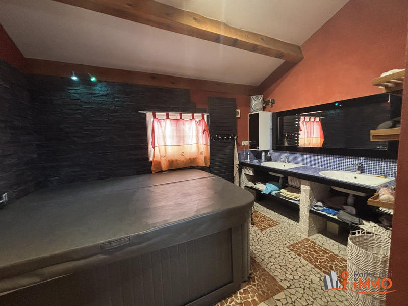 Maison - 170 m² - 6 pièces