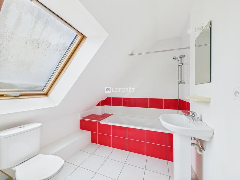 Maison - 93 m² - 5 pièces