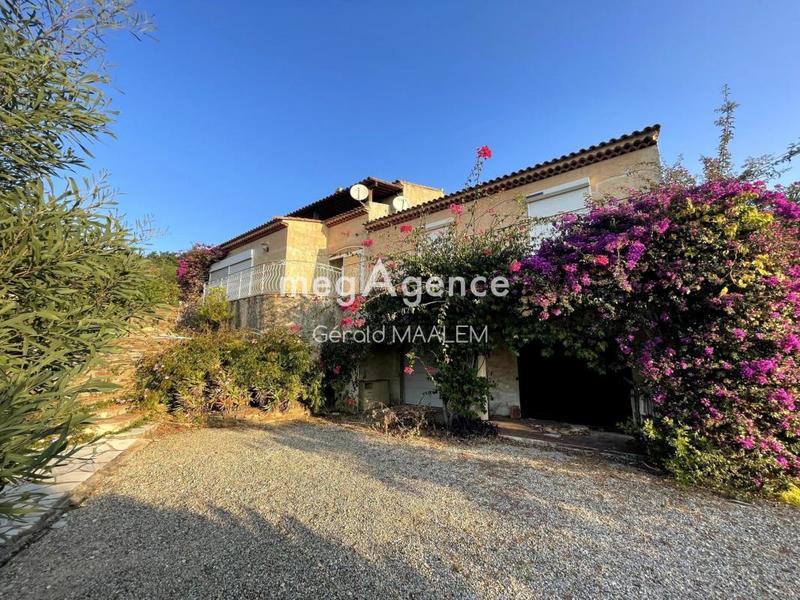 Villa - 210 m² - 8 pièces