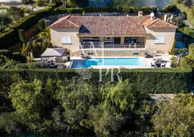 Villa - 233 m² - 5 pièces