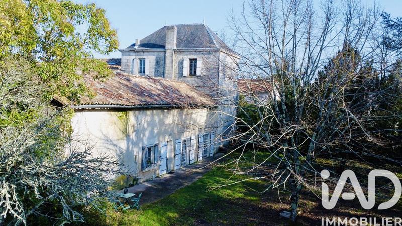 Maison - 227 m² - 8 pièces