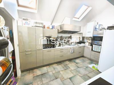 Maison - 182 m² - 8 pièces