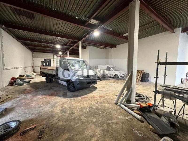 Entrepôt - 320 m²