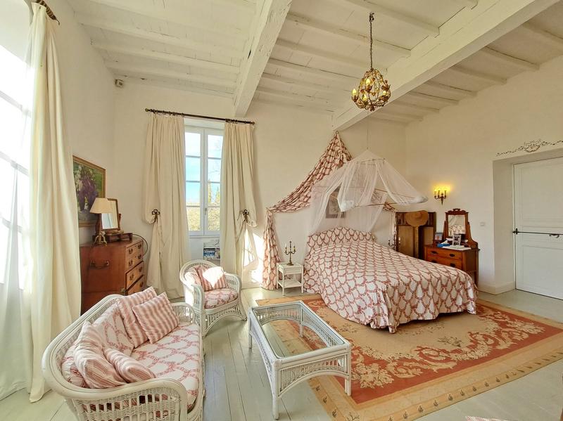 Maison - 665 m² - 20 pièces