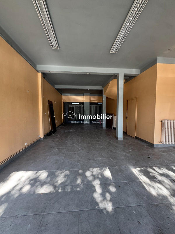 Local commercial - 116 m² - 3 pièces