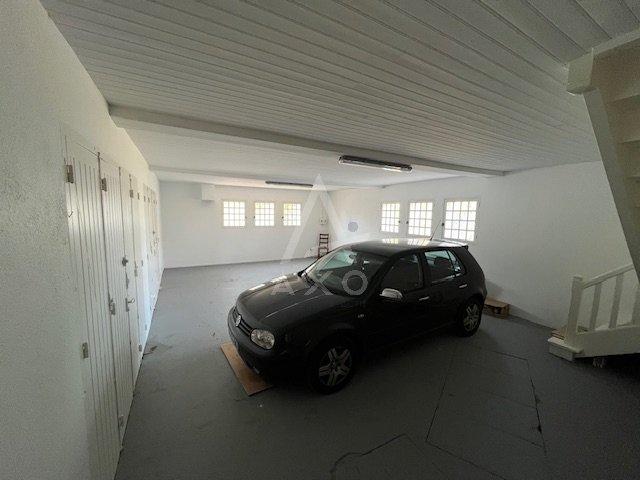 Maison - 250 m² - 6 pièces