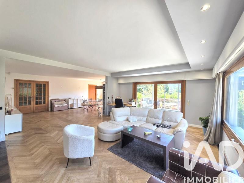 Maison - 307 m² - 10 pièces