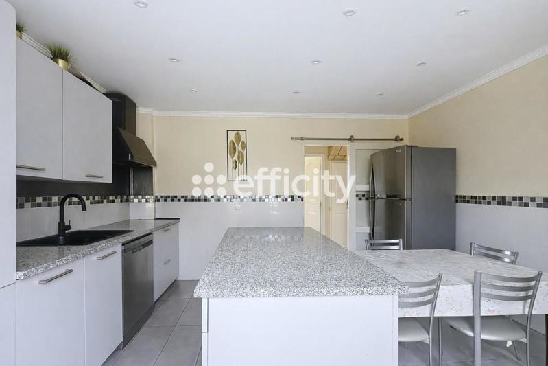 Maison - 165 m² - 7 pièces