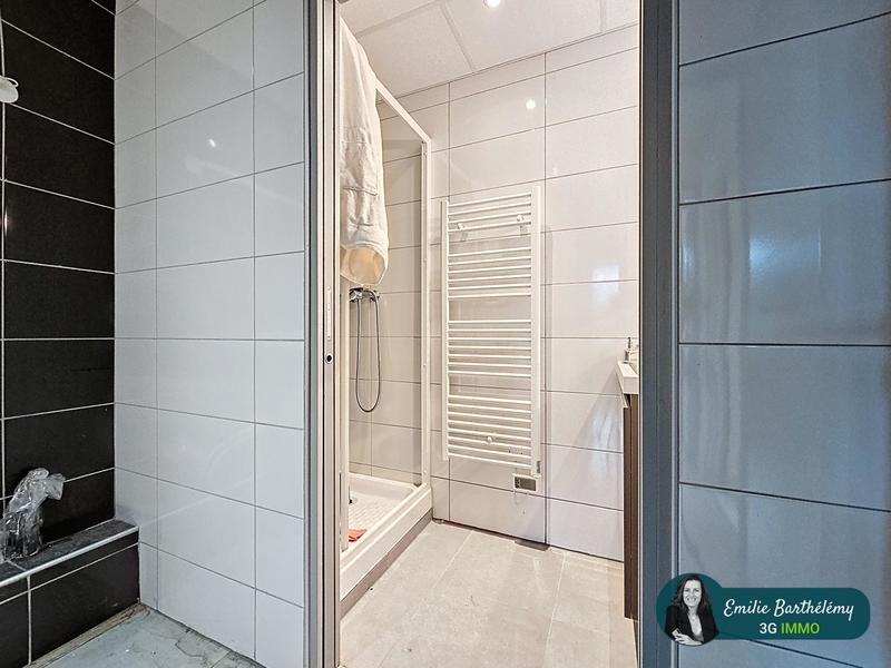 Local commercial - 173 m² - 4 pièces