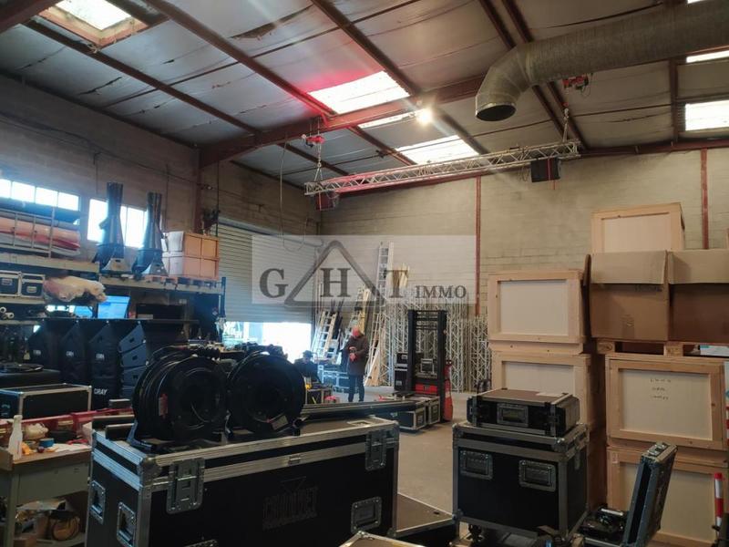 Entrepôt - 1 100 m²