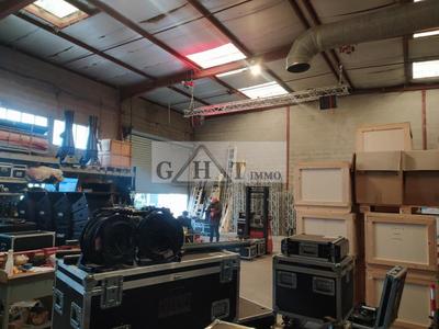 Entrepôt - 1 100 m²